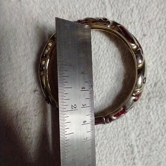 Goldtone red enamel hinged bracelet - Picture 3 of 4